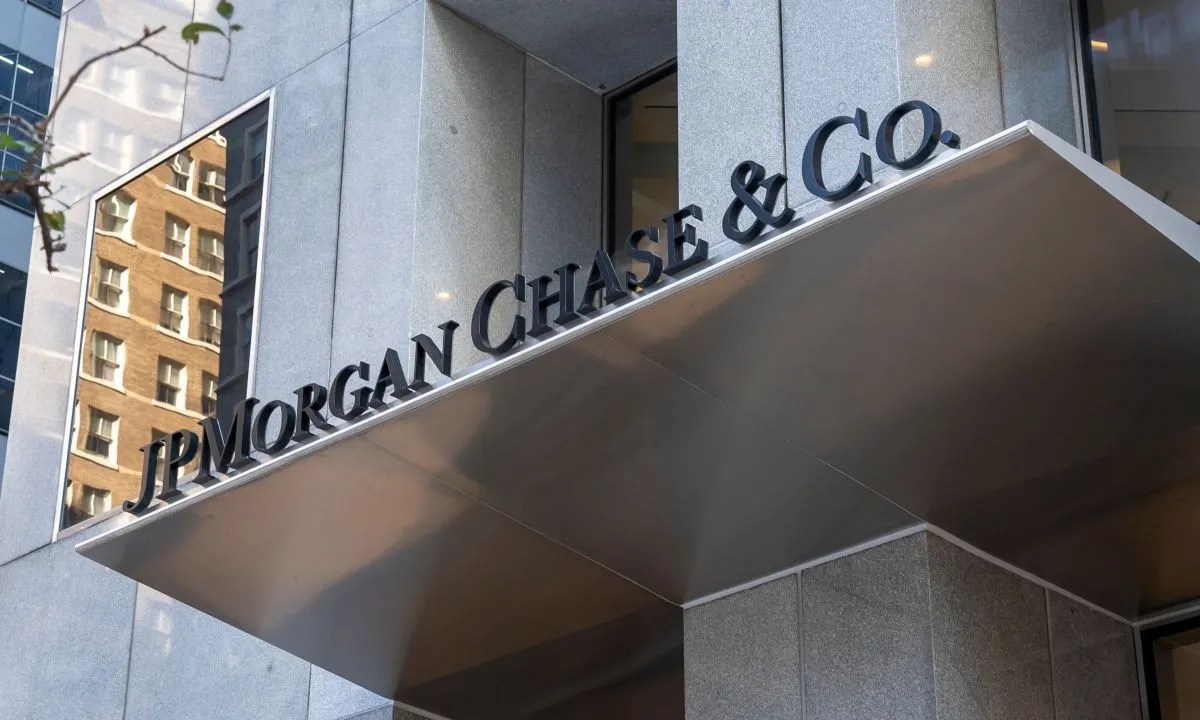 JPMorgan Weighs Opening Card Business to Private Credit