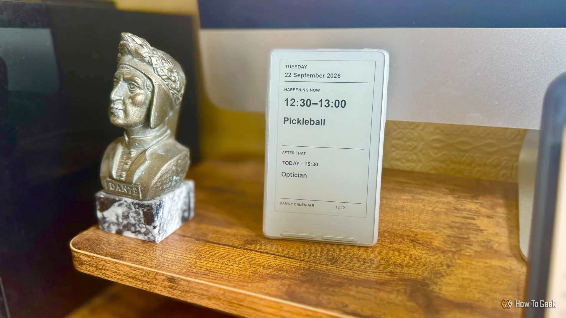 I built a tiny E-ink desk buddy that shows my next calendar event