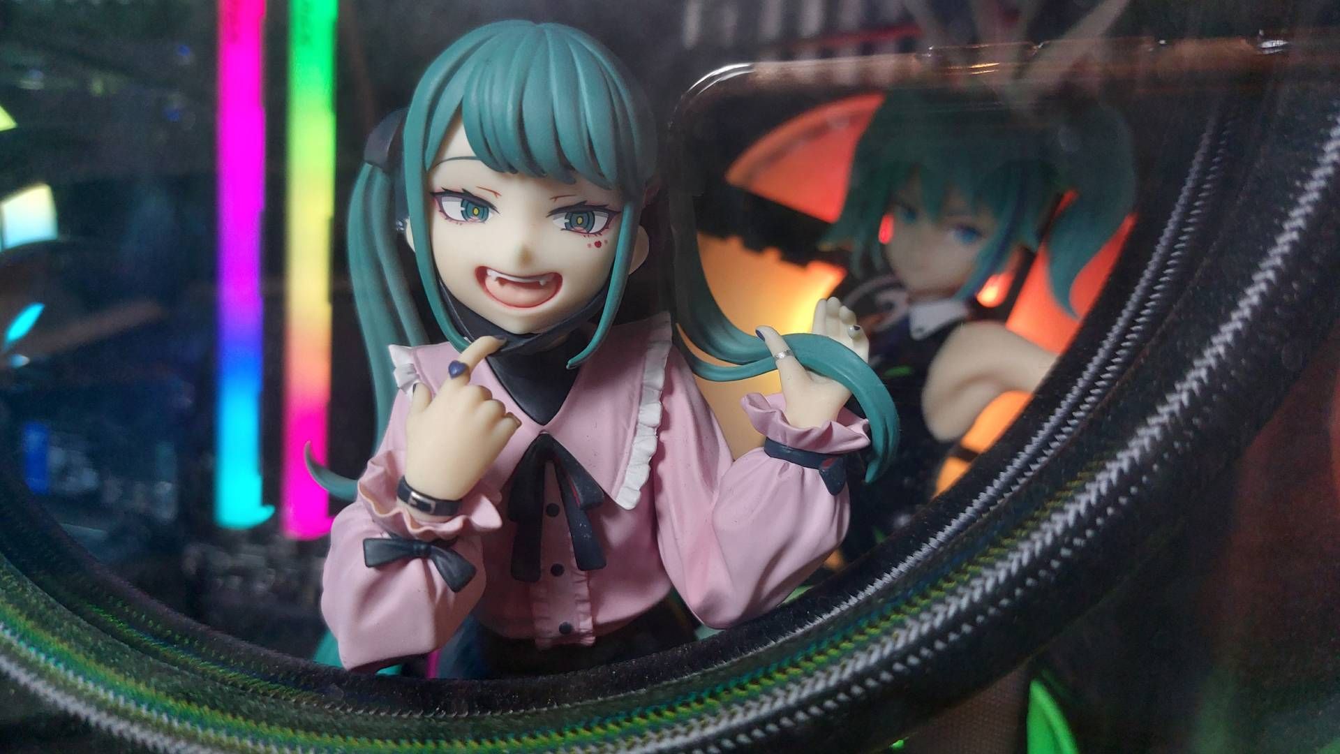 I crammed 20 anime figures inside my gaming PC to see how it affects thermal performance. Yes, you can call me a scientist now