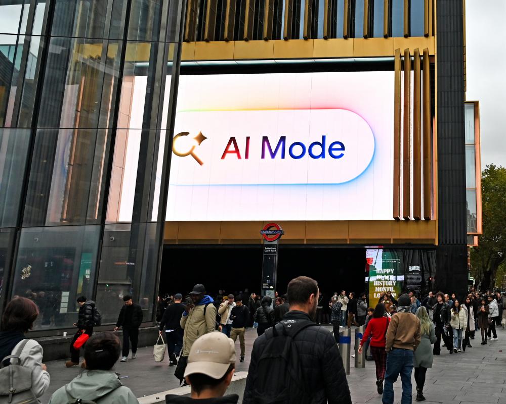 ‘I miss old Google’: readers tell us how they search the internet in the age of AI