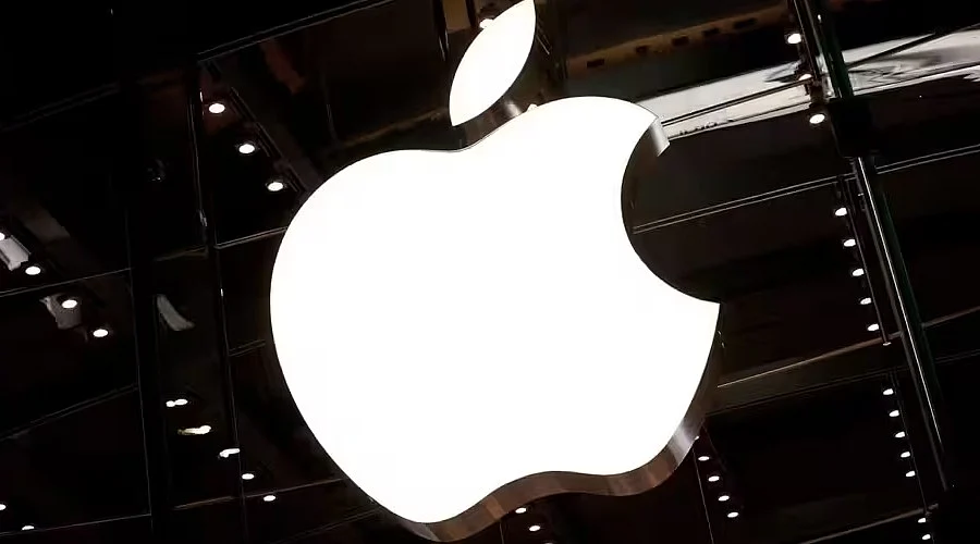 Apple’s 2027 iPhone May Get Curved Display Despite Tech Delays