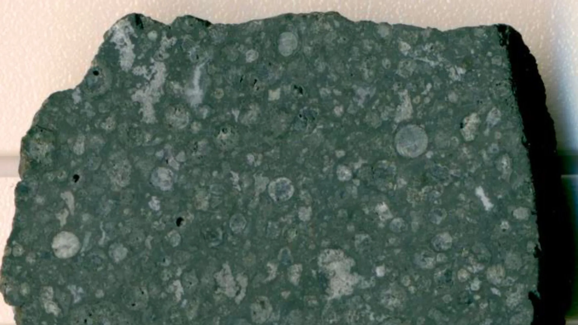 Ancient oxygen signatures in meteorites trace origins of early Solar System organics