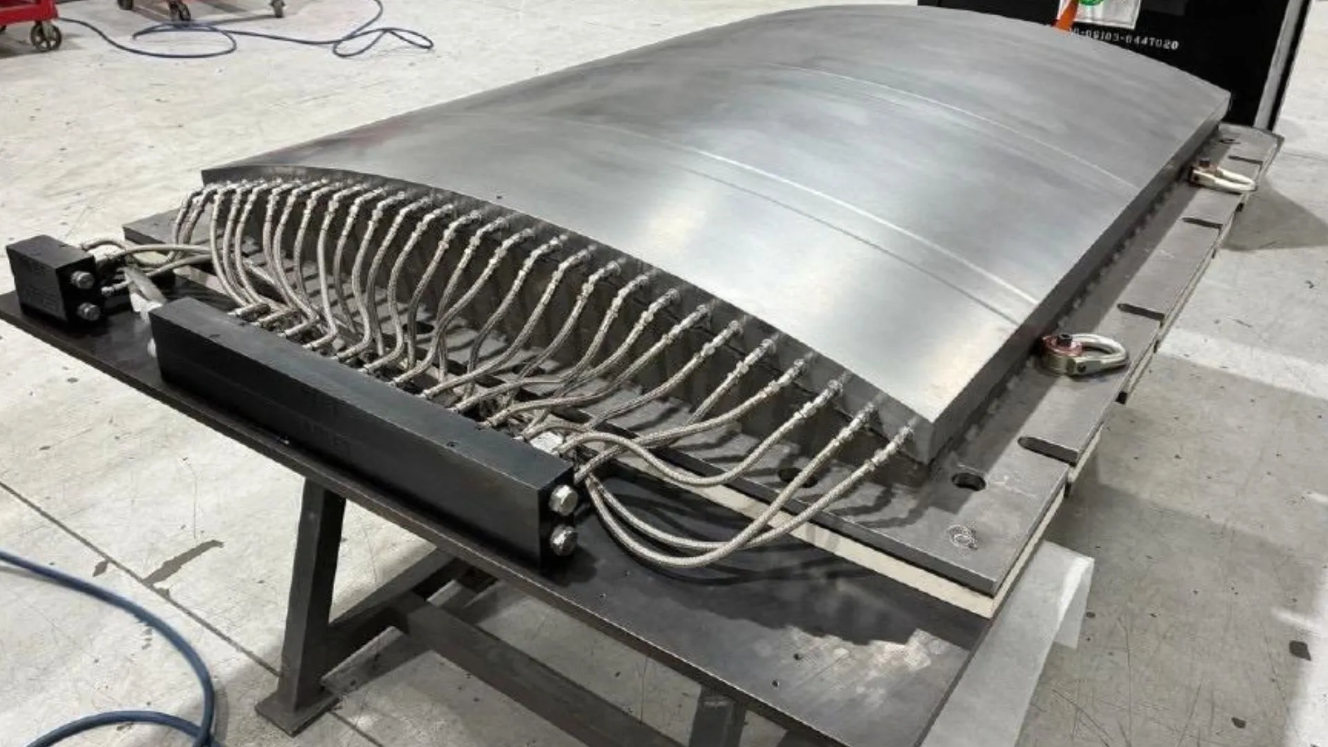 US engineers 3D-print giant two-ton steel mold to make lighter aircraft doors
