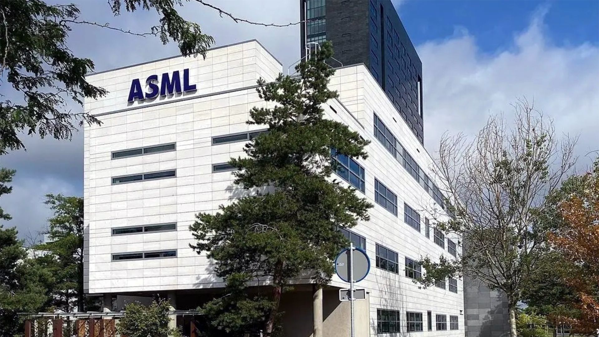 ASML says it sold 'absolutely nothing' in Europe in 2026