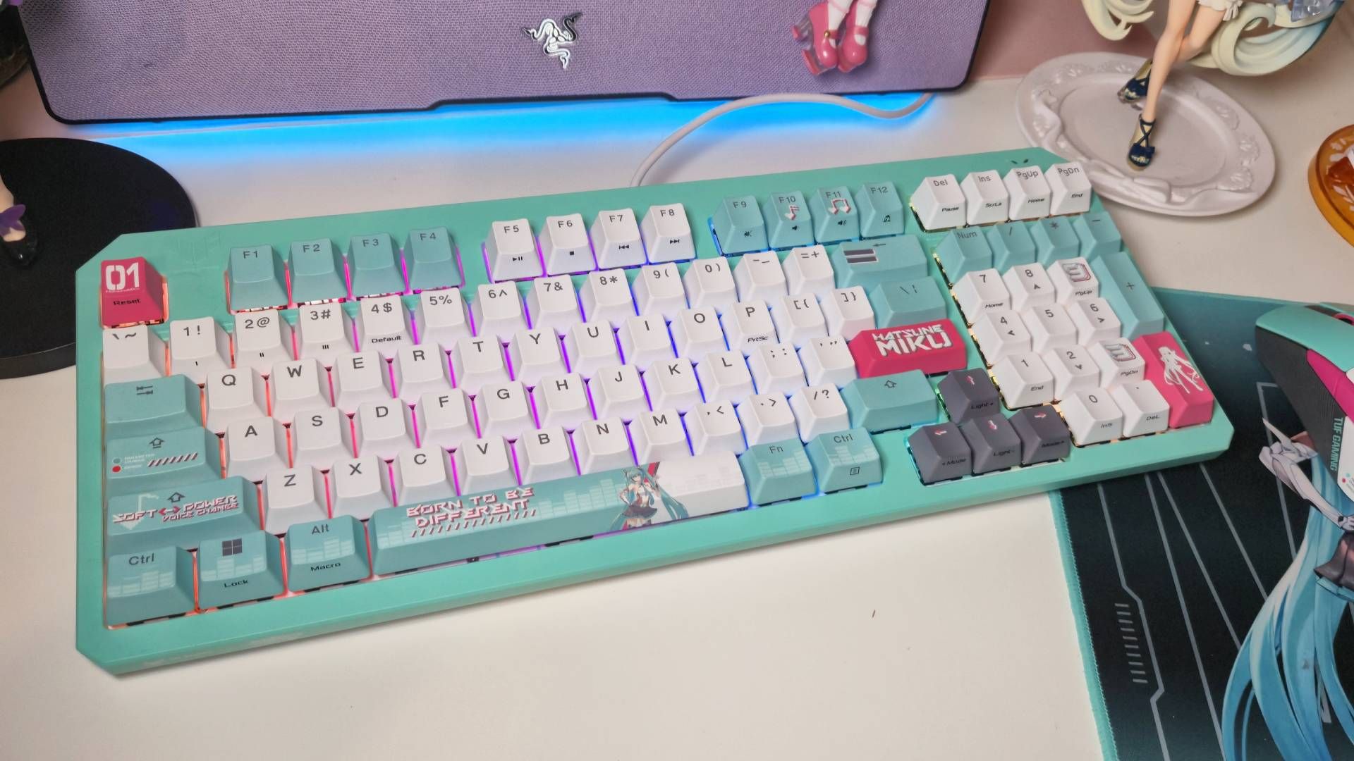 Hey friends - the adorable Hatsune Miku keyboard and mouse you keep asking about just got decent discounts
