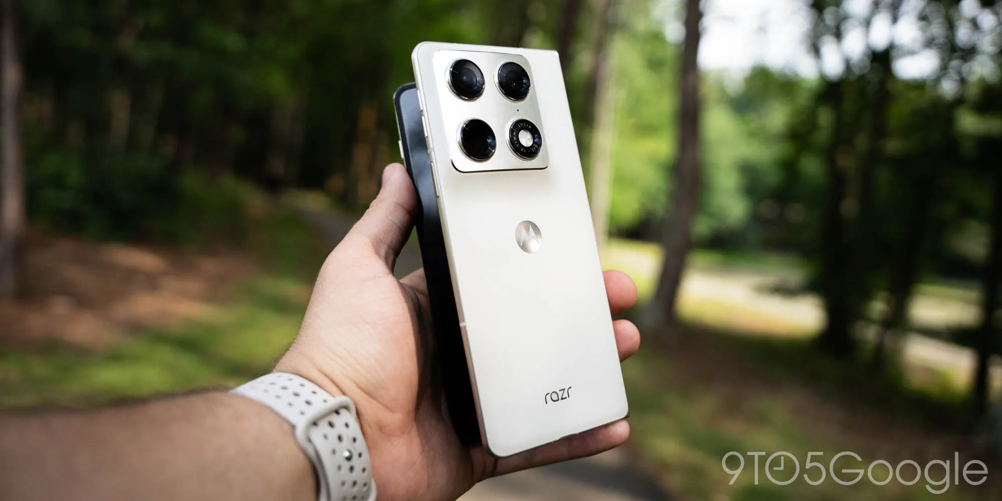 Motorola Razr Fold, flip phones arrive at Verizon with free Wear OS watch