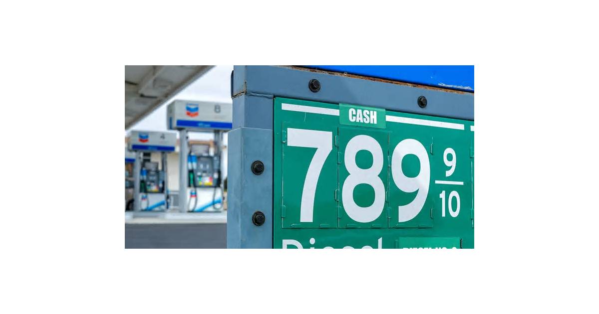 US energy secretary seeks refiners' help amid narrow options to curb diesel price