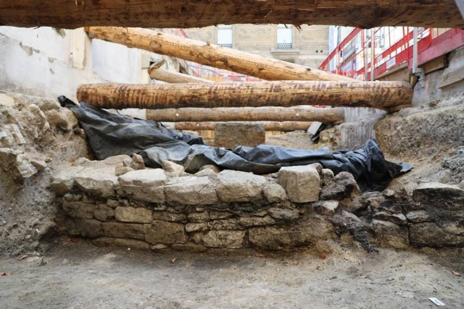 Ancient Parisians Torched Their Own City to Stop Caesar. Archaeologists May Have Found the Scorch Marks