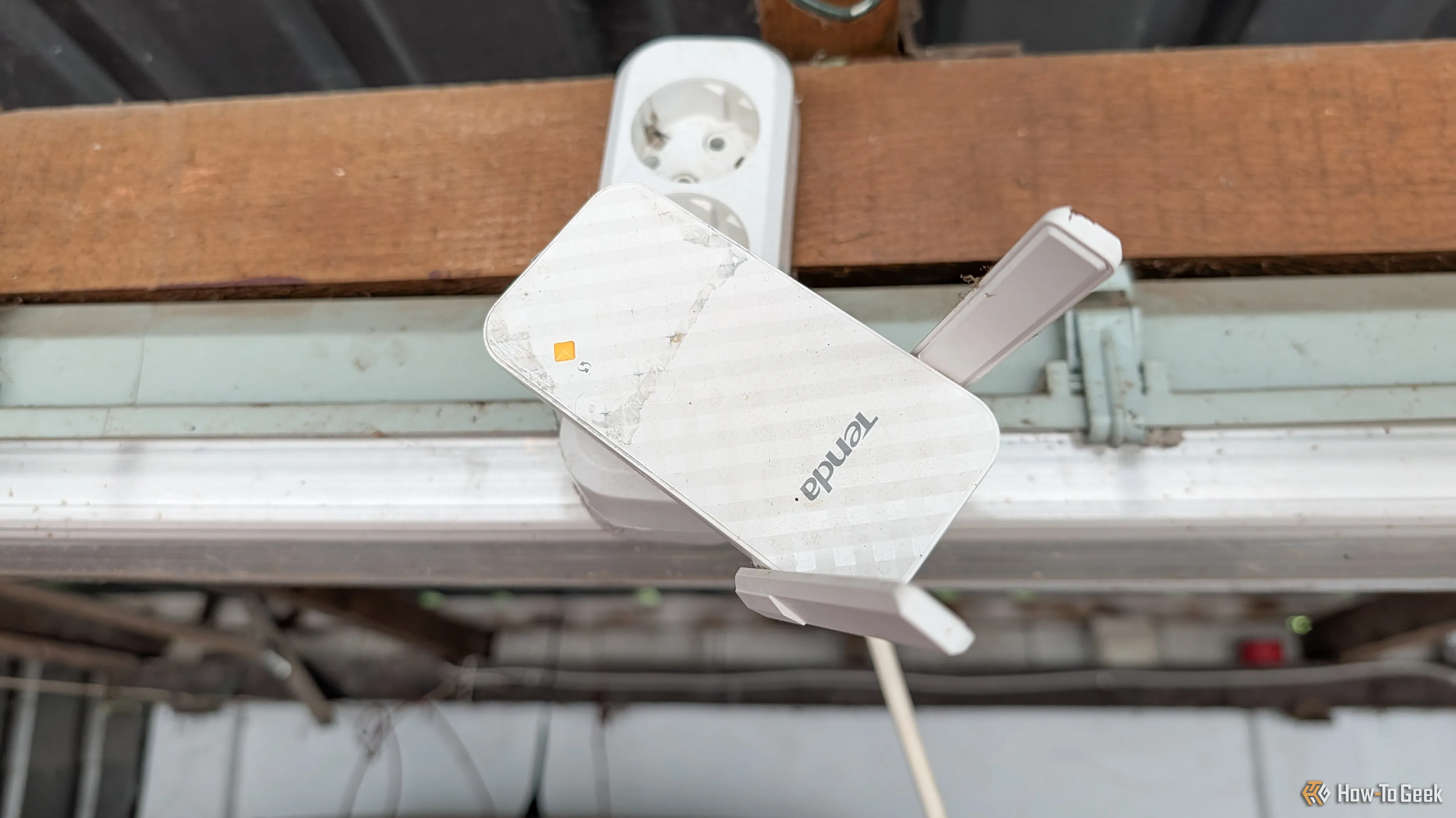 Access points vs. Wi-Fi extenders: One of these "solutions" just makes the problem worse