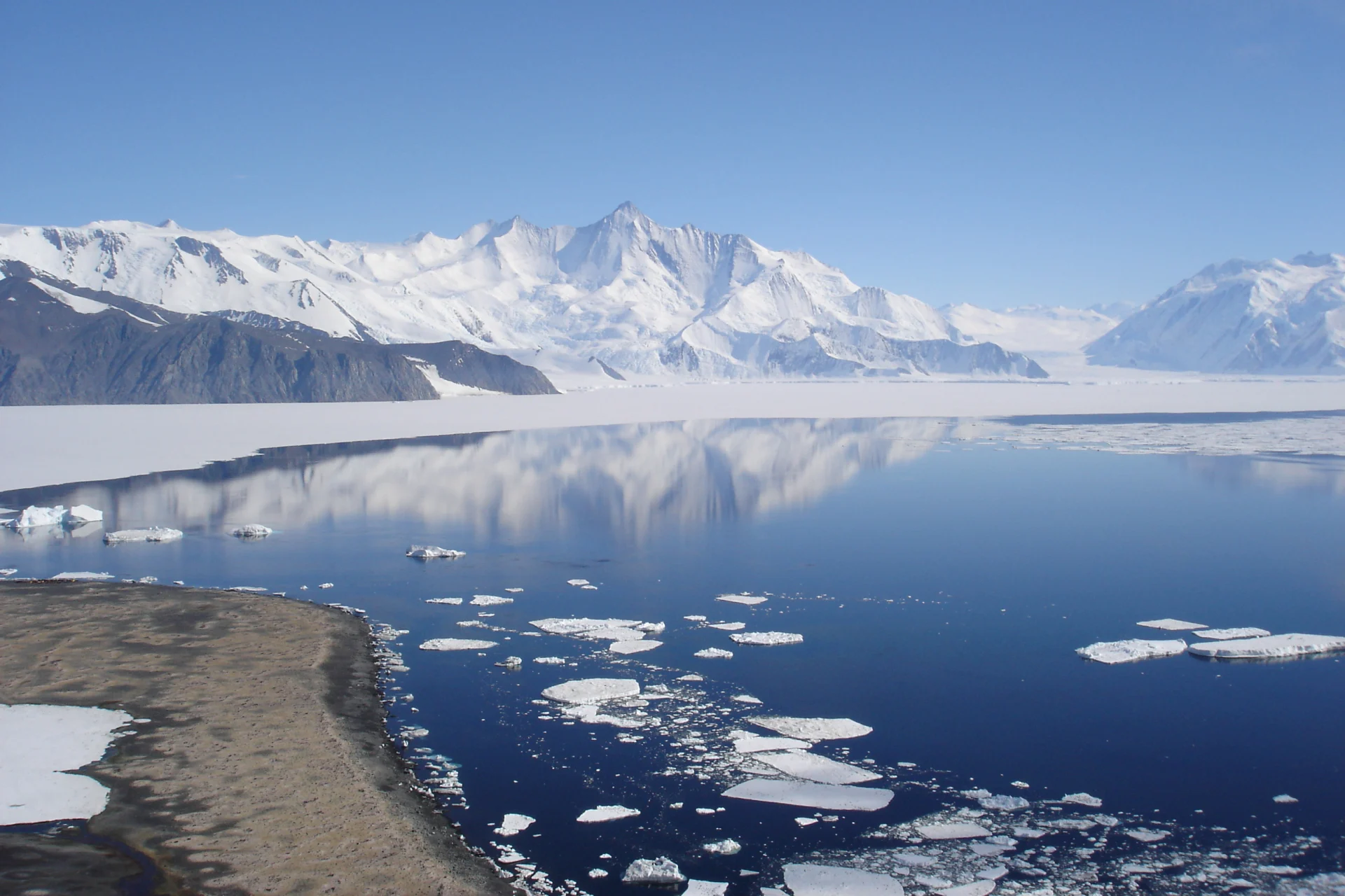 Scientists Say Antarctica’s Lost ‘Supermountains’ May Have Fueled an Explosion of Life on Earth