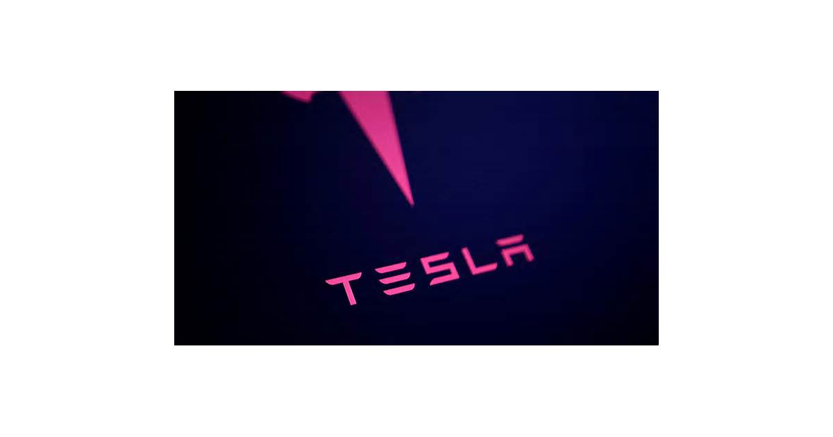 Tesla is beginning Semi electric truck deliveries
