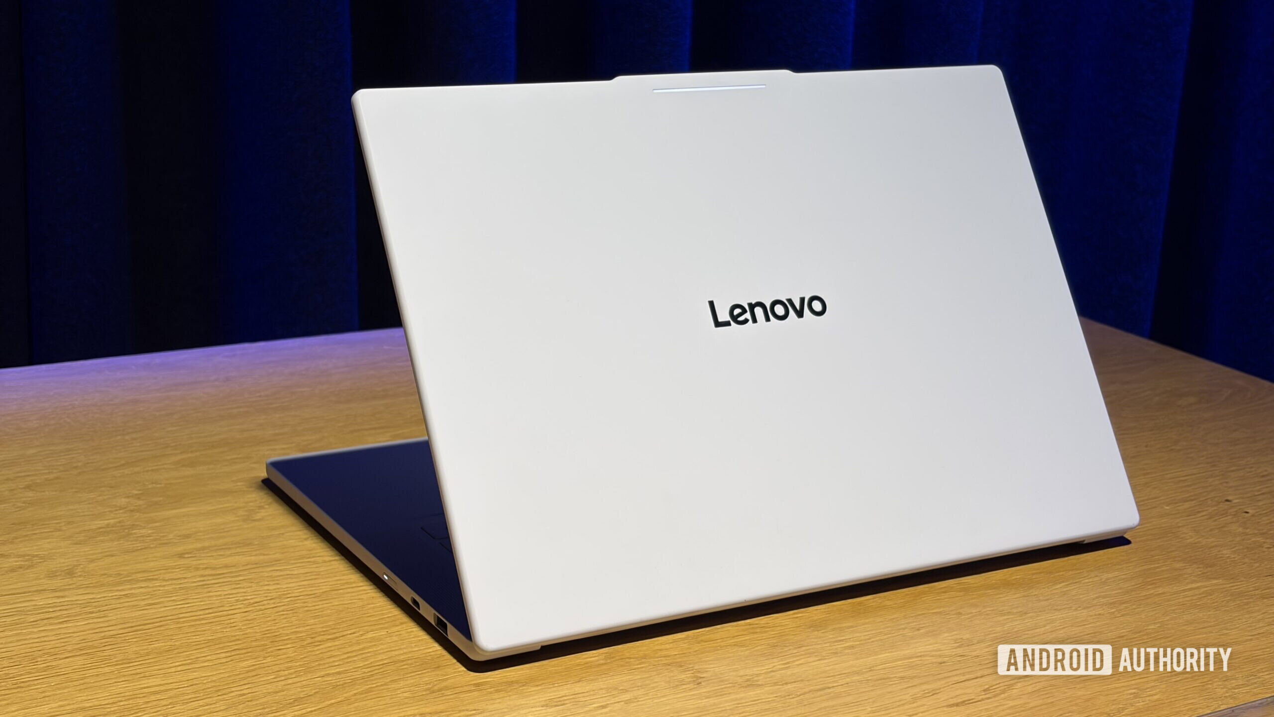 This benched Lenovo Googlebook 2-in-1 tablet poses for another high-quality leak