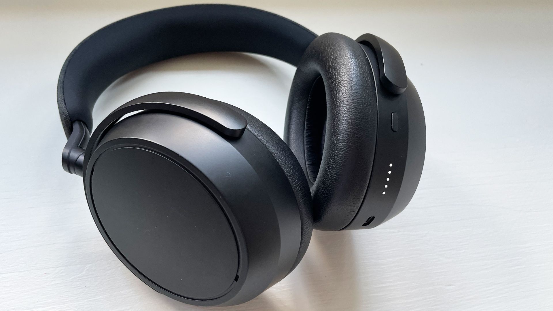 My $300 noise-canceling headphones started making a strange pop on every step — the fix was surprisingly simple