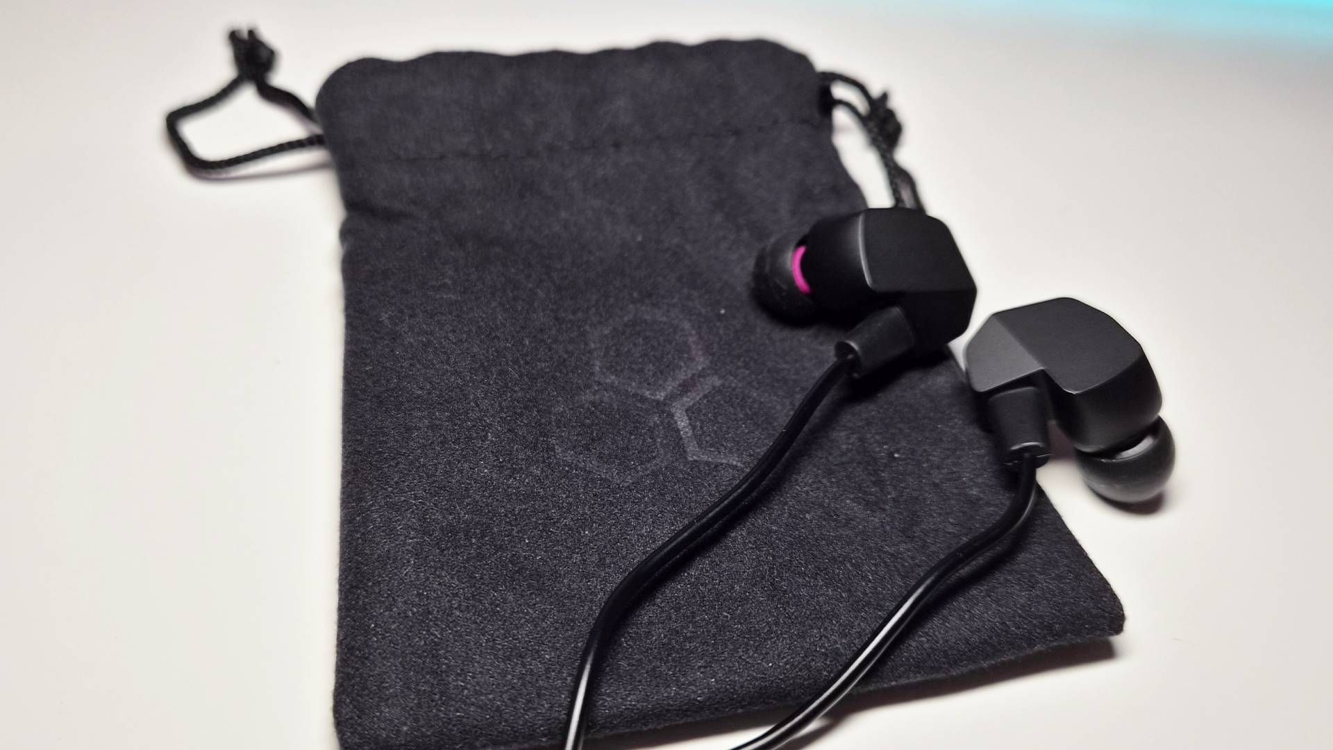 The Final VR3000 earphones bring a headset-level sound to traditional wired buds, but I wish their price wasn't as premium as their sound