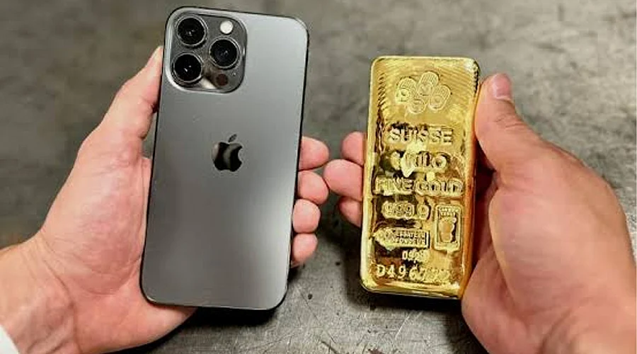 iPhone vs Gold: How Much Gold Could You Have Bought With Your Phone Money?