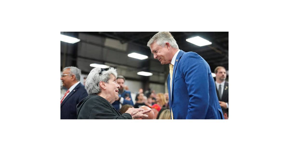Rush of money, campaign stops show Republicans feel vulnerable in Iowa, Kansas