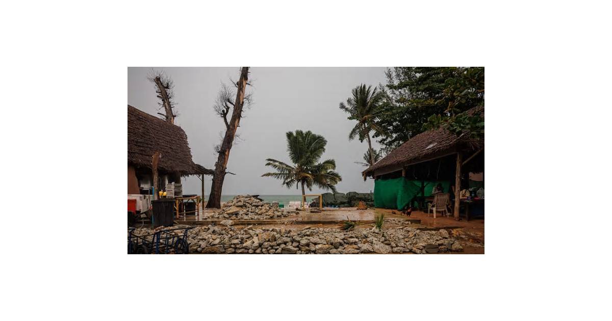 As Thailand Cracks Down on Foreigners, a Tourist Paradise Reconsiders Its Welcome