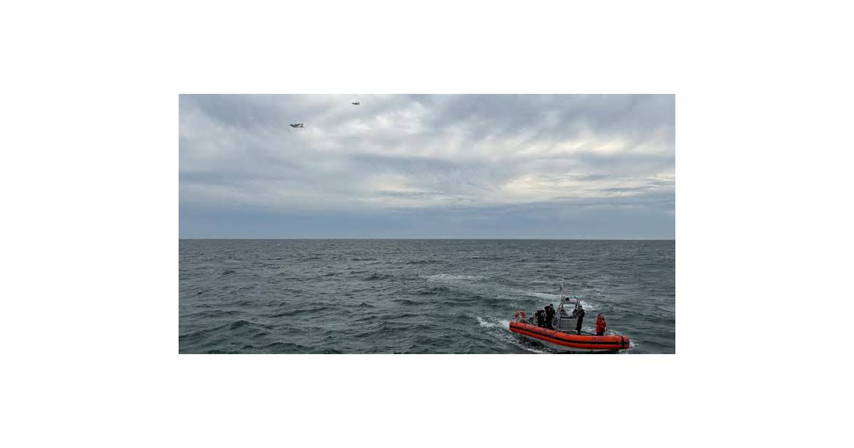 US Coast Guard suspends search for people on crashed medical aircraft