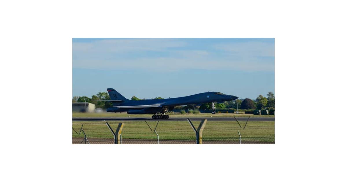 Pentagon Redeploys Bombers From UK Base at Center of Terror Plot