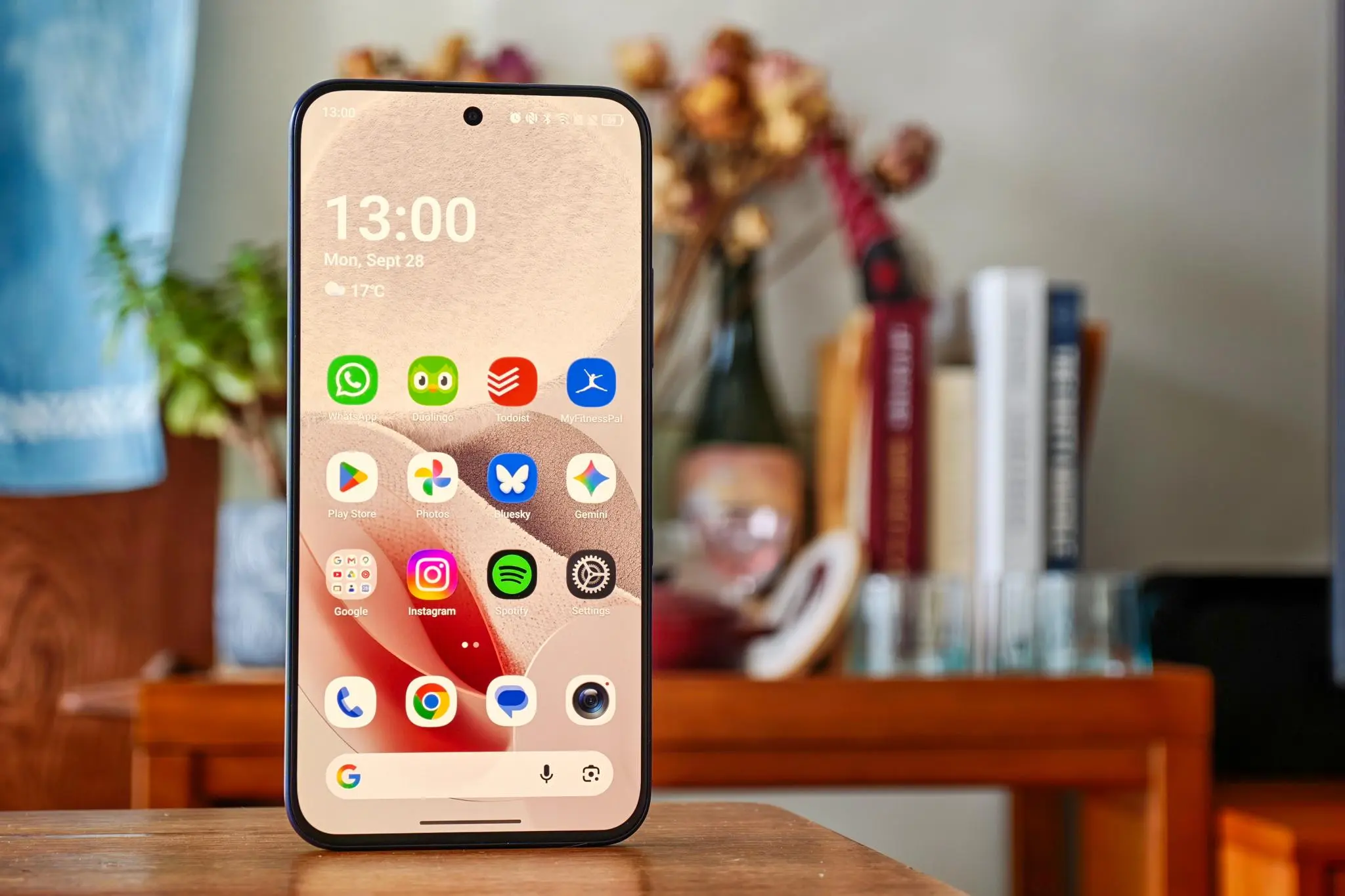 TCL’s paperlike OLED phone made me more excited for the iPhone Duo