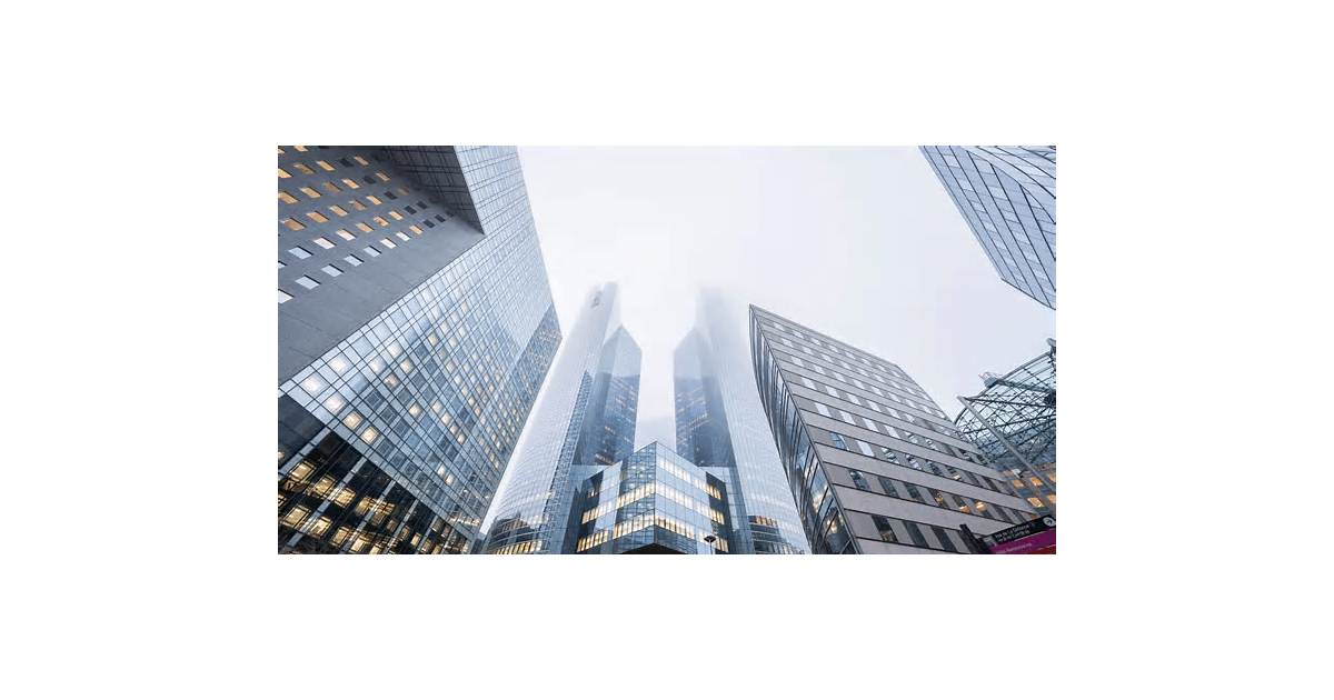 French Banks’ Credit Risk Has Surged Above Major European Peers