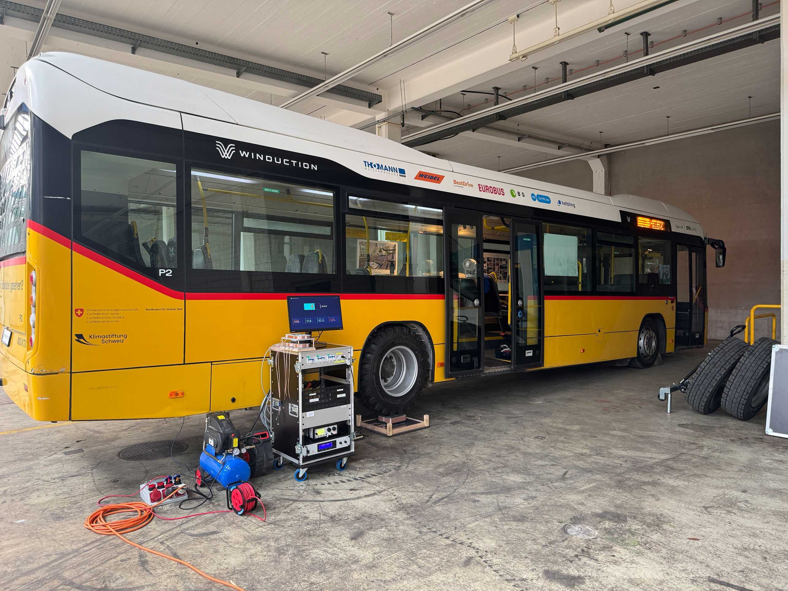 Tires instead of a plug: Electric buses that charge during operation