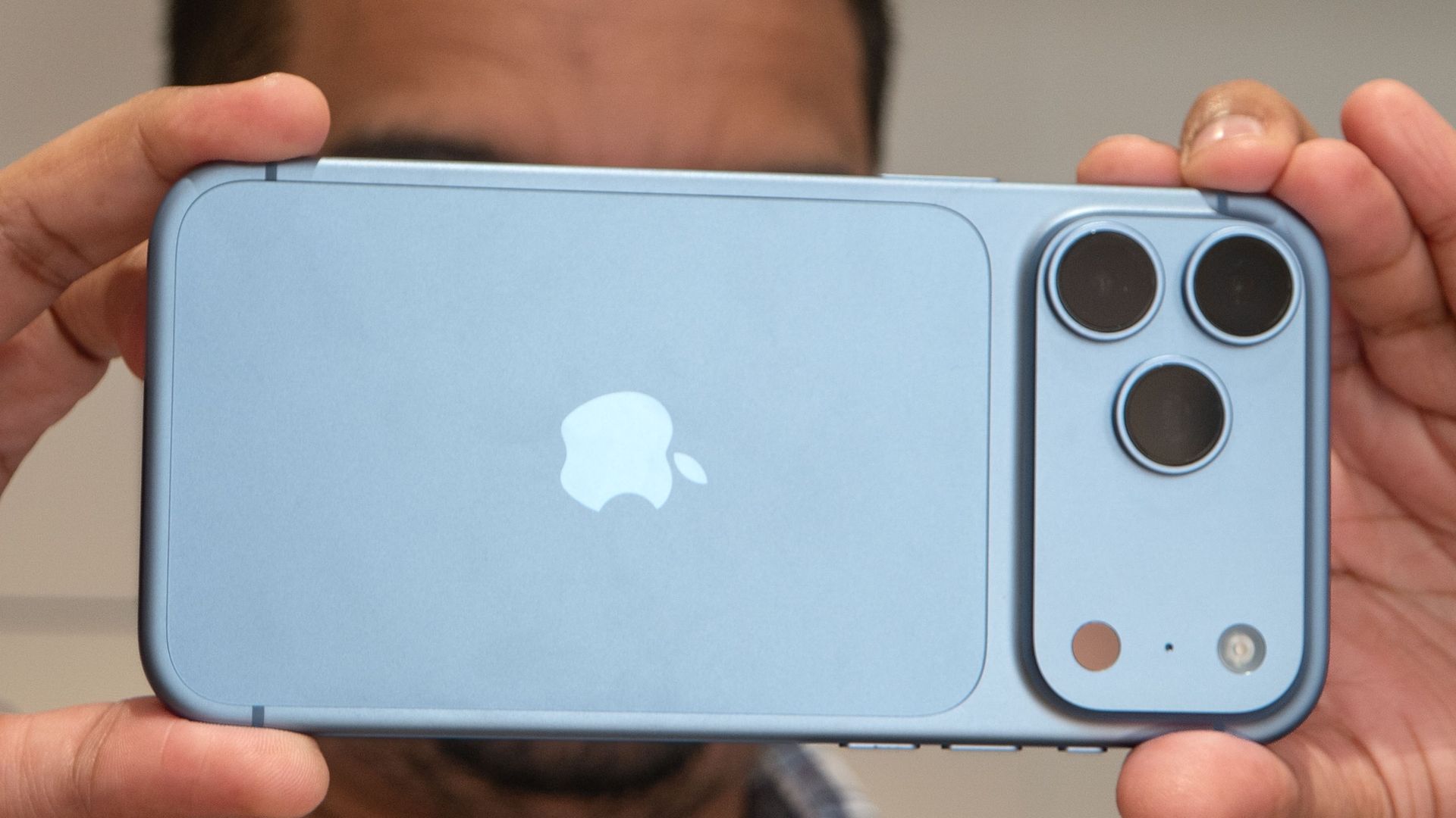 Apple and AT&T confirm iPhone 18 Pro Max connectivity issues — here's why you need to go to an Apple or AT&T store to get a hardware replacement