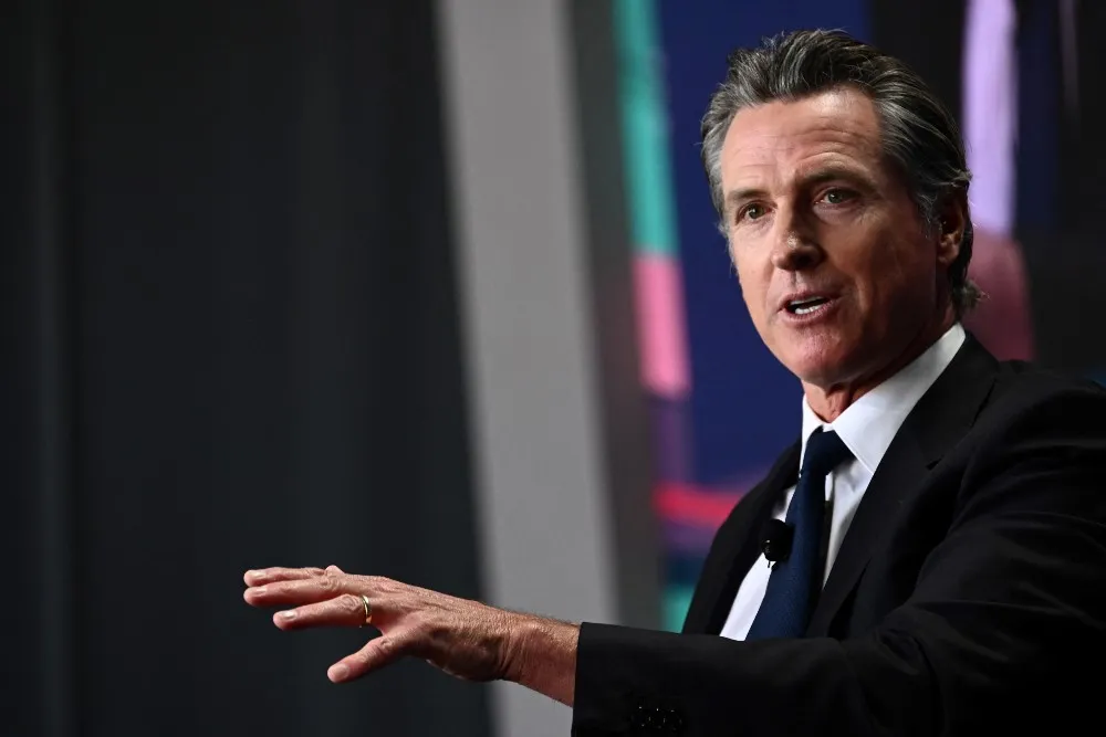 Newsom Vetoes Recycled-Content Labeling Bill, Citing Tariff Pressures
