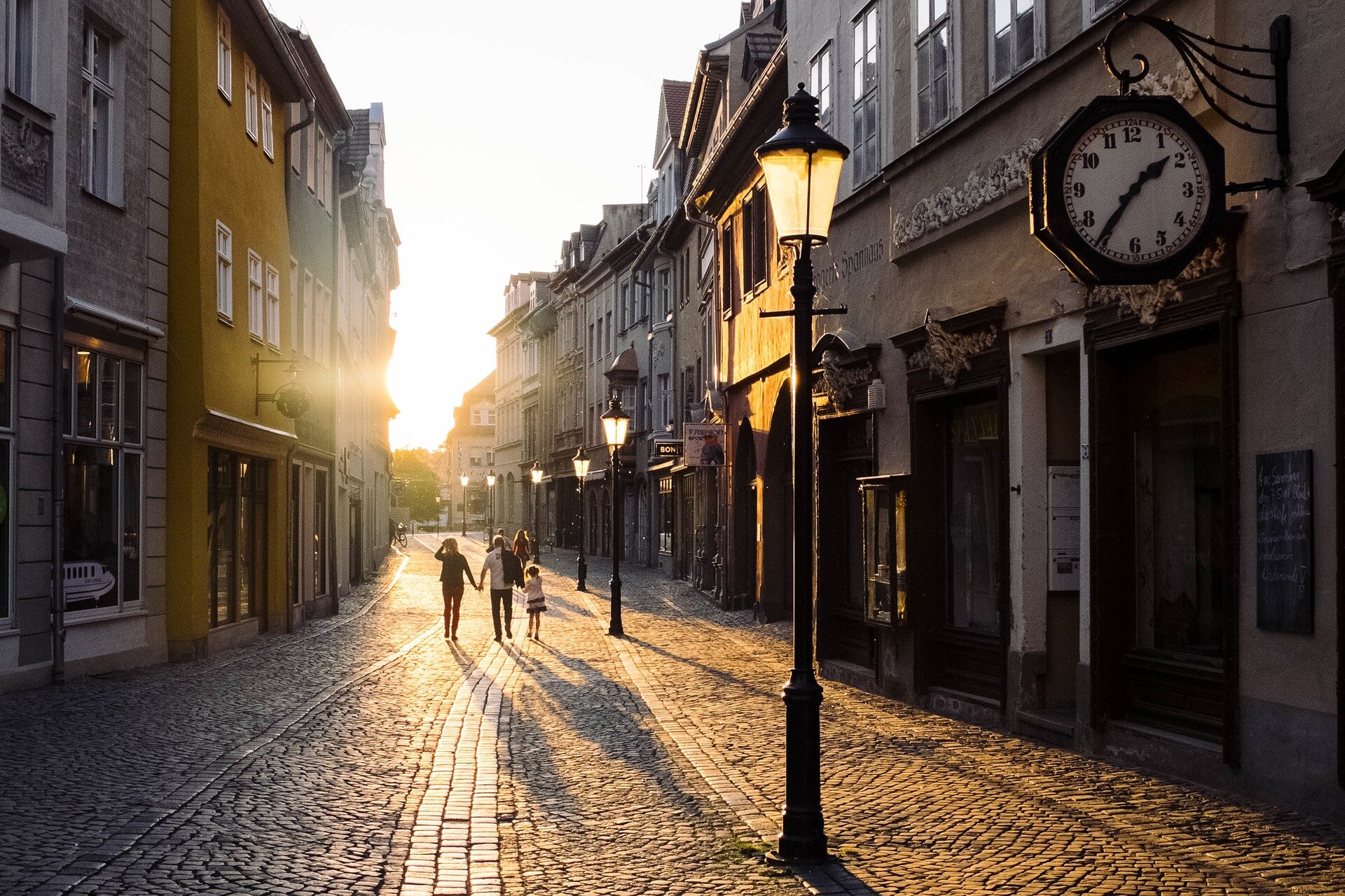 Research suggests regular walking is good for people with COPD, even in areas with higher air pollution