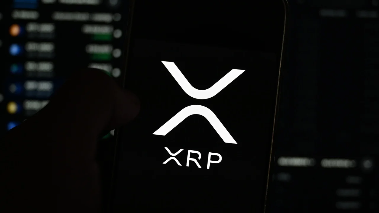 Ripple’s Schwartz Slams Fee Metric as 100x XRP Fee Hike Is Floated