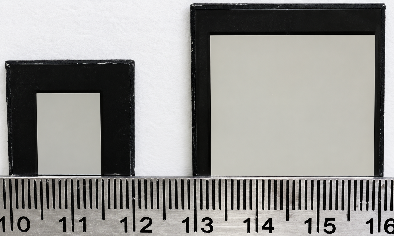 Mixed self-assembled monolayer enables 18.88% efficiency in 5.2 cm² inverted perovskite solar cell