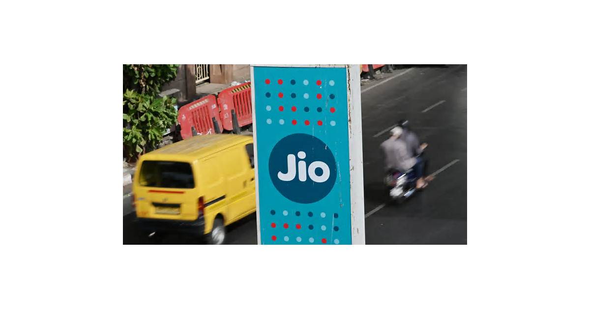 Ambani’s Jio Said to Seek About $114 Billion Valuation in IPO