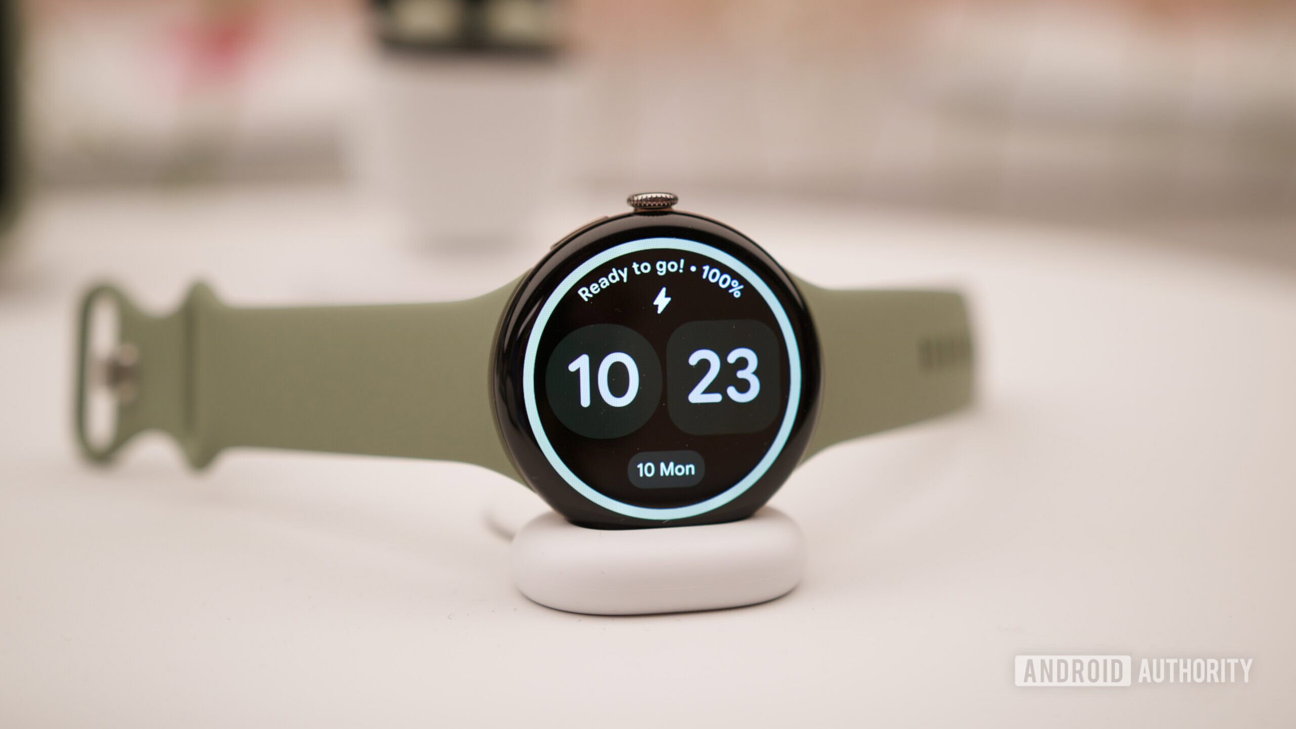 Google Pixel Watch 5 falls to $334.99 in its first price drop!