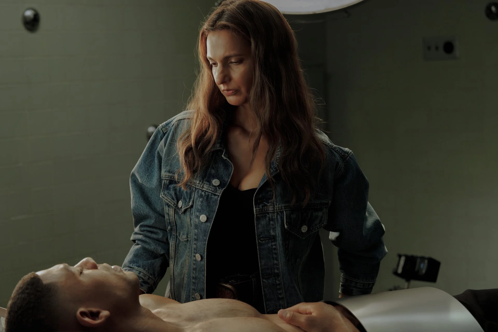 Here’s What ‘Lanterns’ Co-Creator Chris Mundy Has to Say About Manhunter Reproduction