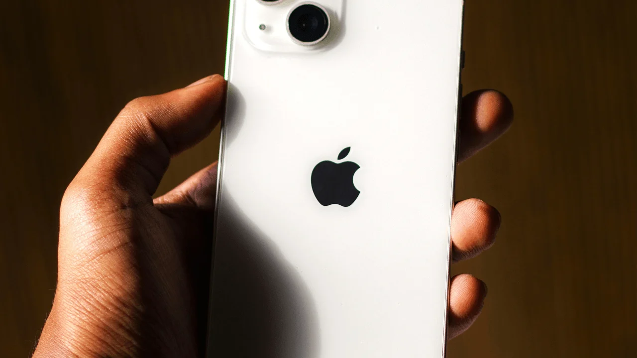 Apple Cash’s Banking Partner Tightens ID Rules, Keeps Crypto Ban