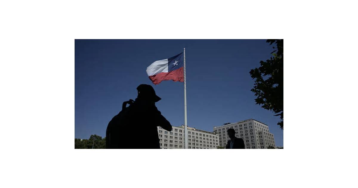 Venezuelans Leave Chile, Easing Pressure of Depressed Job Market