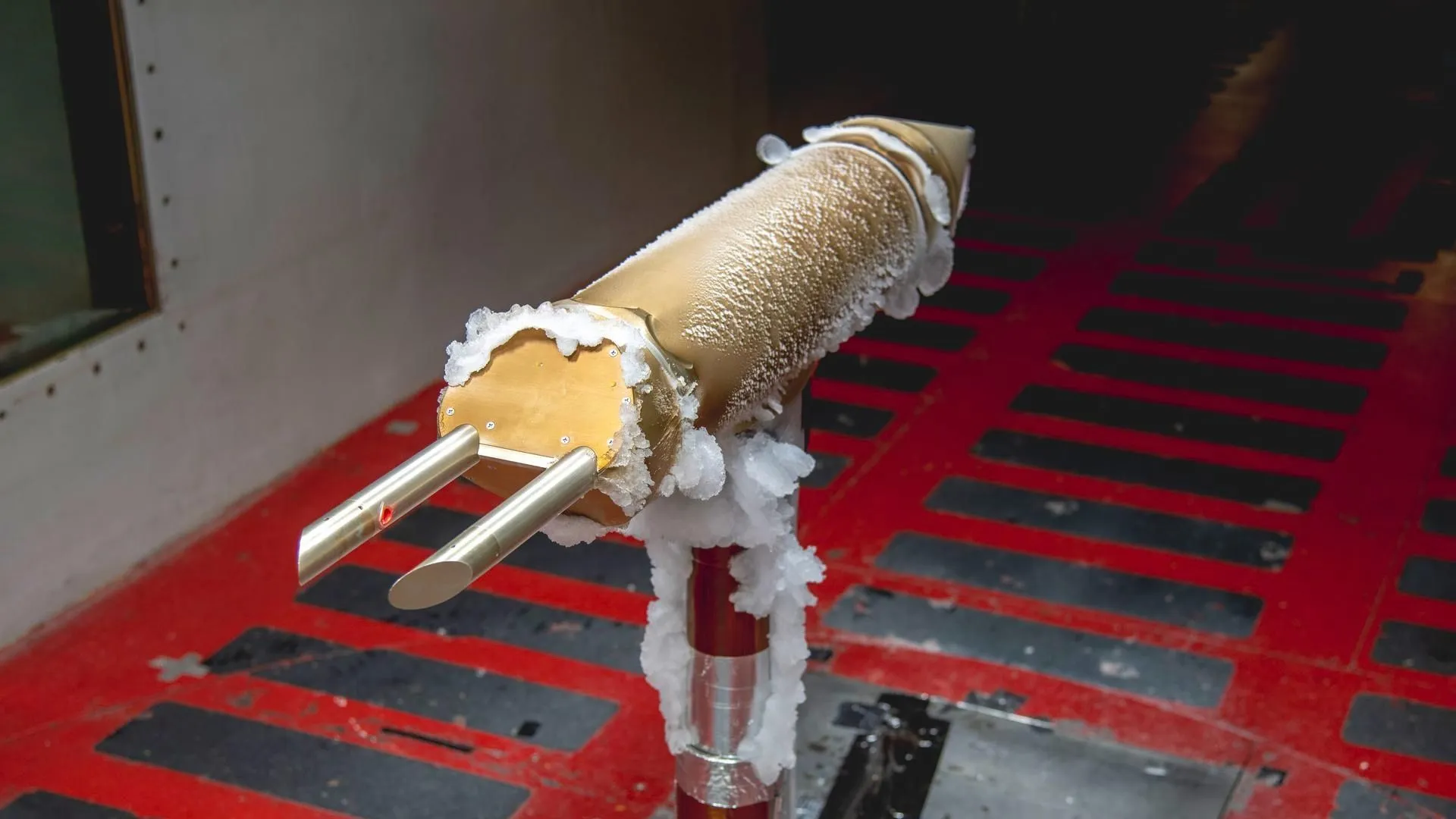 New icing tests reveal how giant supercooled droplets threaten aircraft in flight