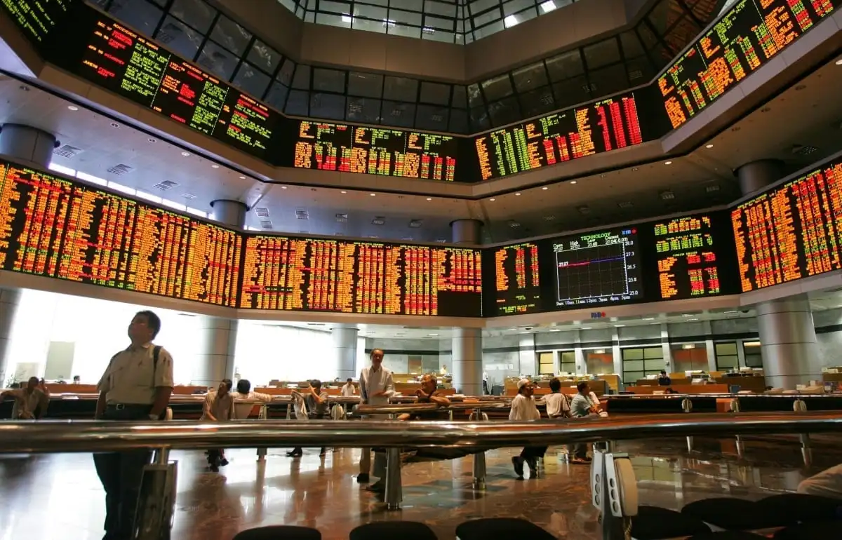 Bursa Malaysia Climbs to 1,635 as Financial Counters Lead Early Trade