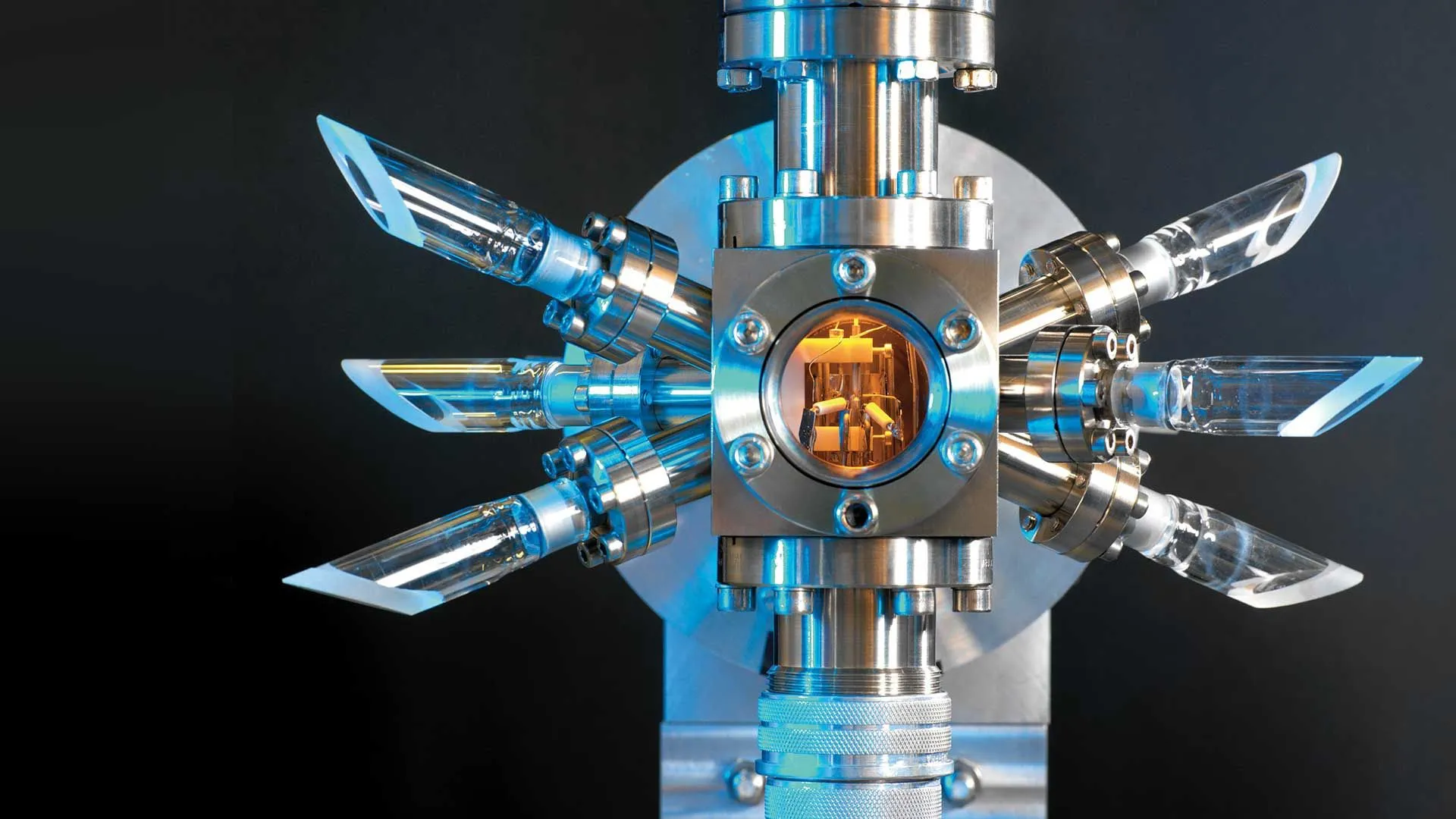 Tiny light-measuring chip helps stabilize 10× more combs, could shrink atomic clocks