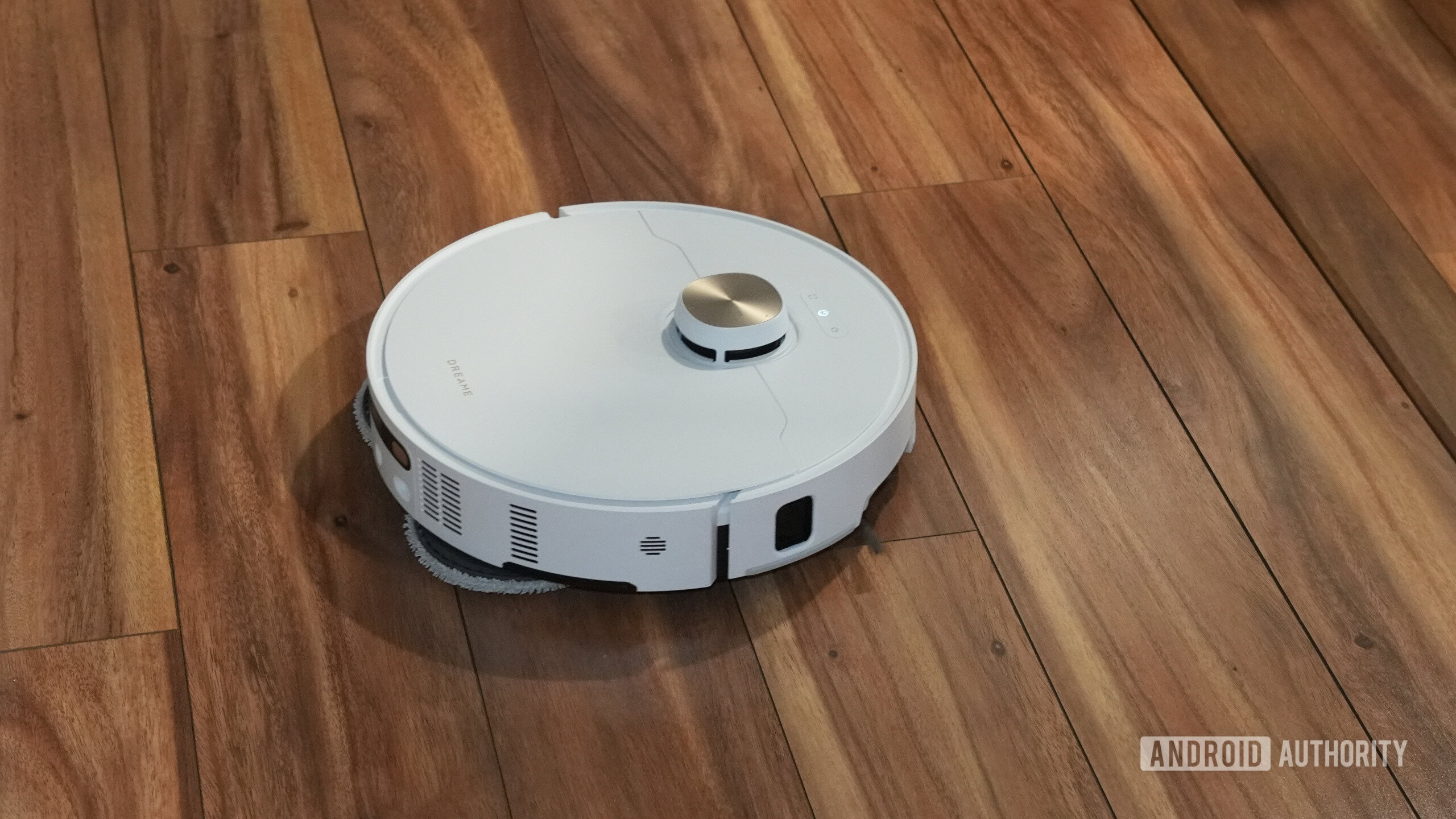 Dreame L60 Ultra PE is a reasonably priced robot vacuum with the heart of a flagship