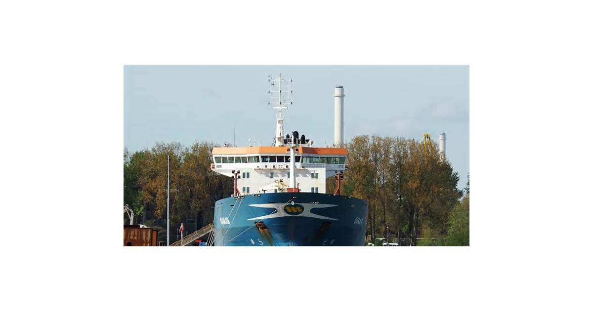 Rare Arctic Tanker Trip Hints at Russia’s Growing Refinery Woes