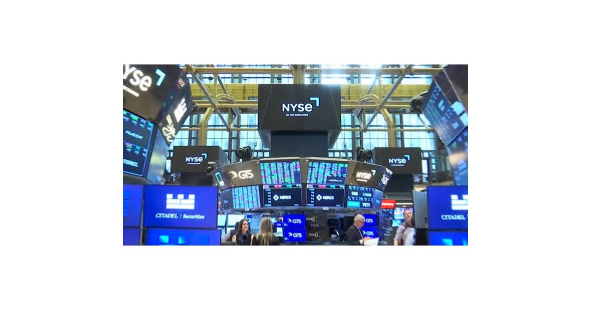 Wall St futures fall as yields and oil rebound; Fed minutes in focus
