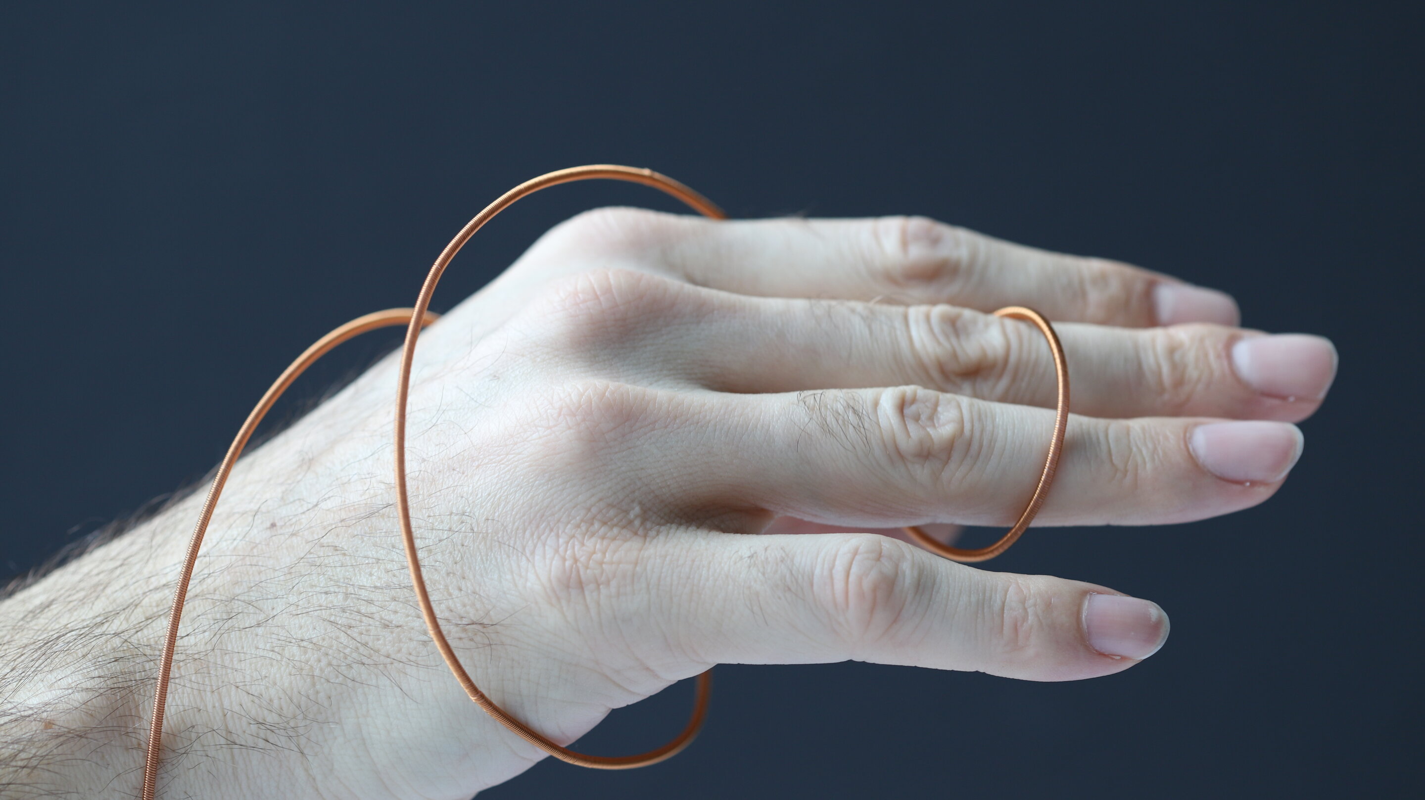 Threadlike motor uses sliding fibers to drive flexible robotic devices without gears
