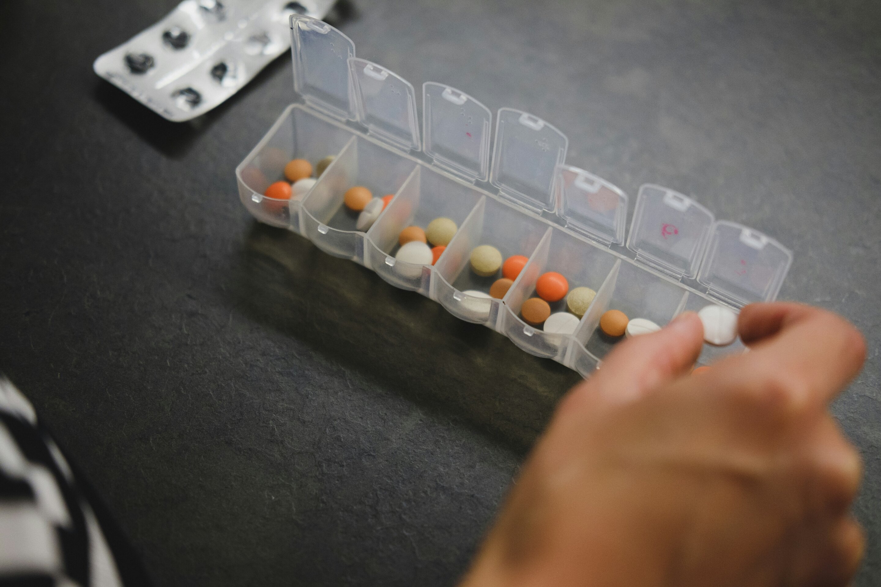 Clinical trial tests AI-assisted medication device for older adults with memory loss