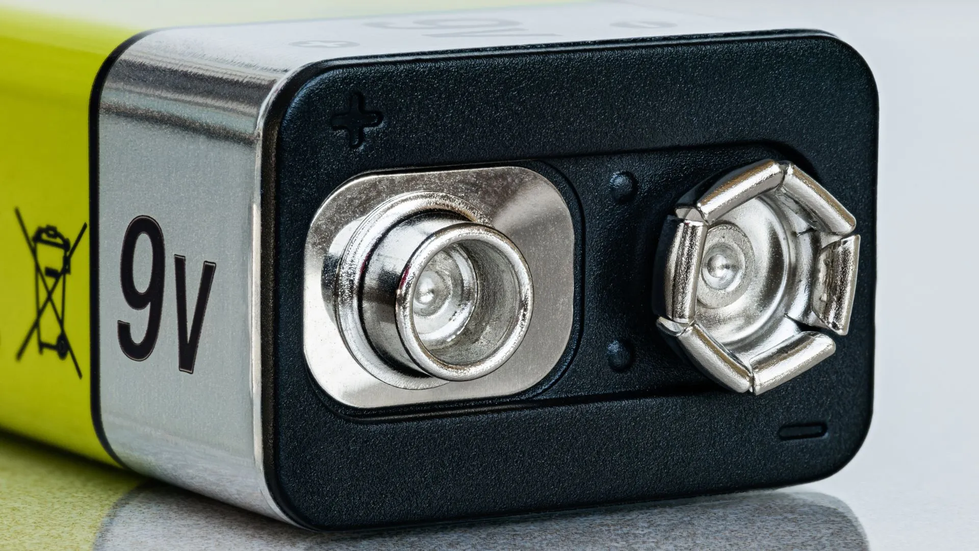 Wireless bipolar electrodes increase zinc-air battery power density by 80%