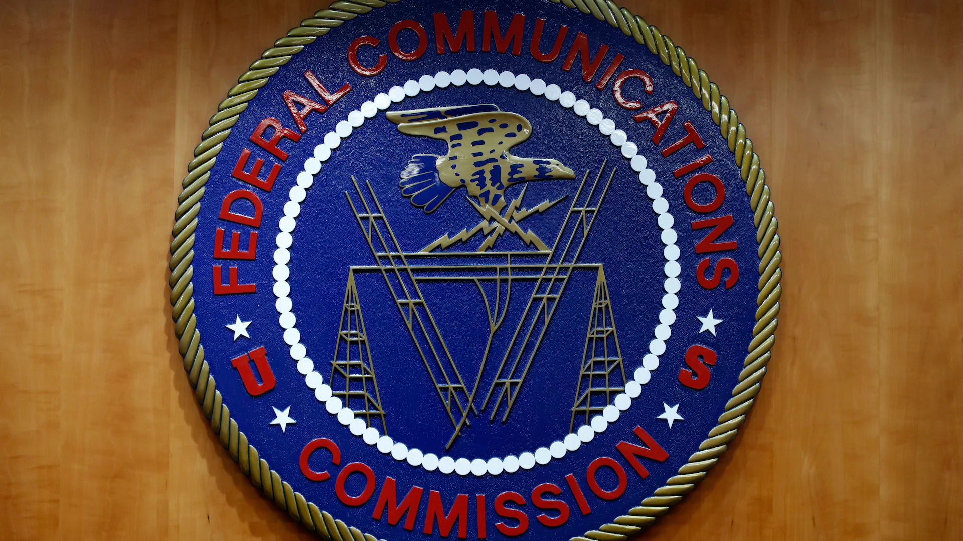 FCC considers loosening rules on political robocalls with AI voices before midterms