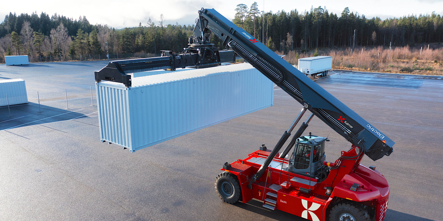Port of Helsingborg scores two new electric reach stackers from Kalmar