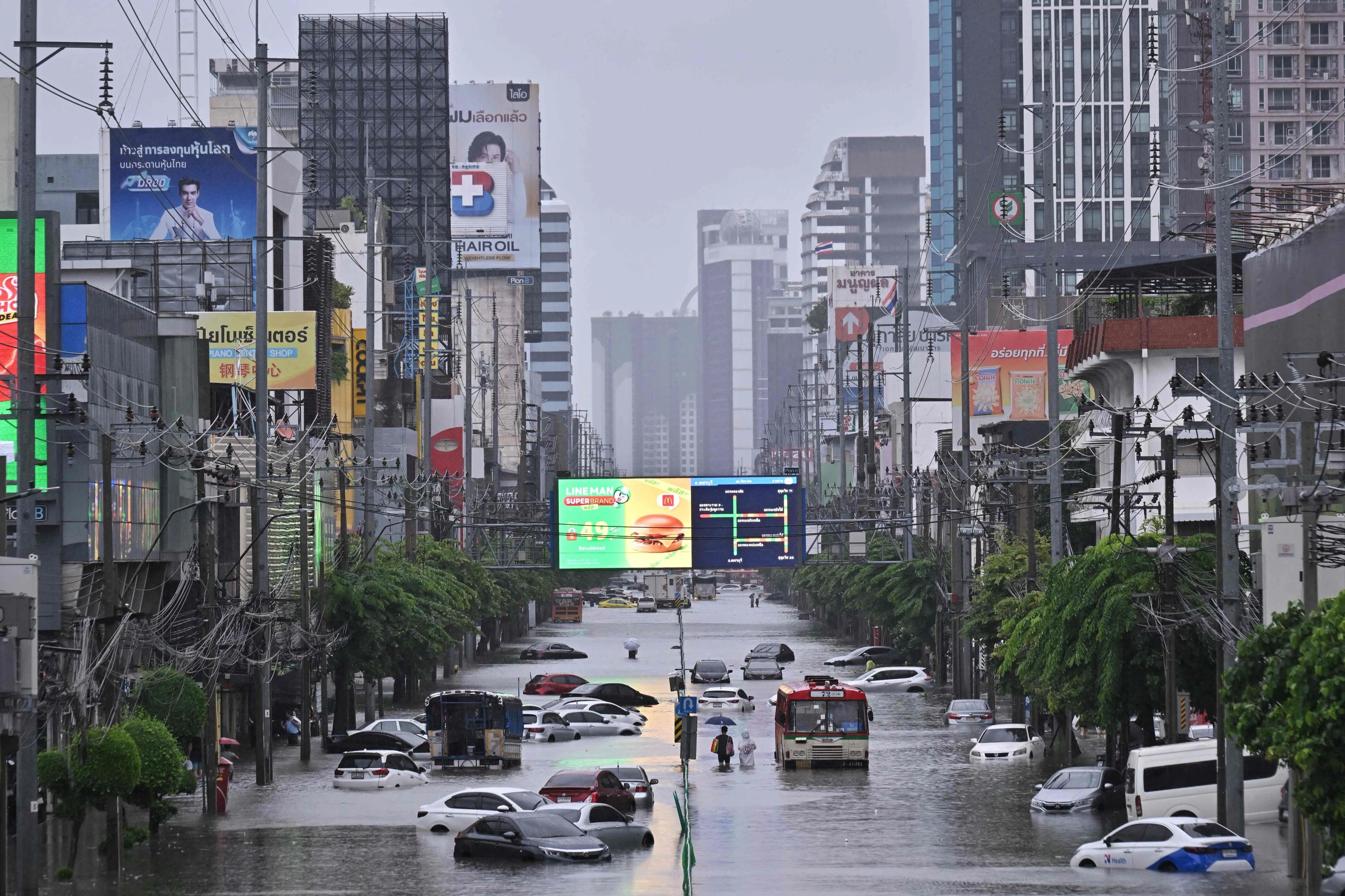 Thai Floods Hit 4,500 Factories Causing 2.14 Billion Baht in Damage