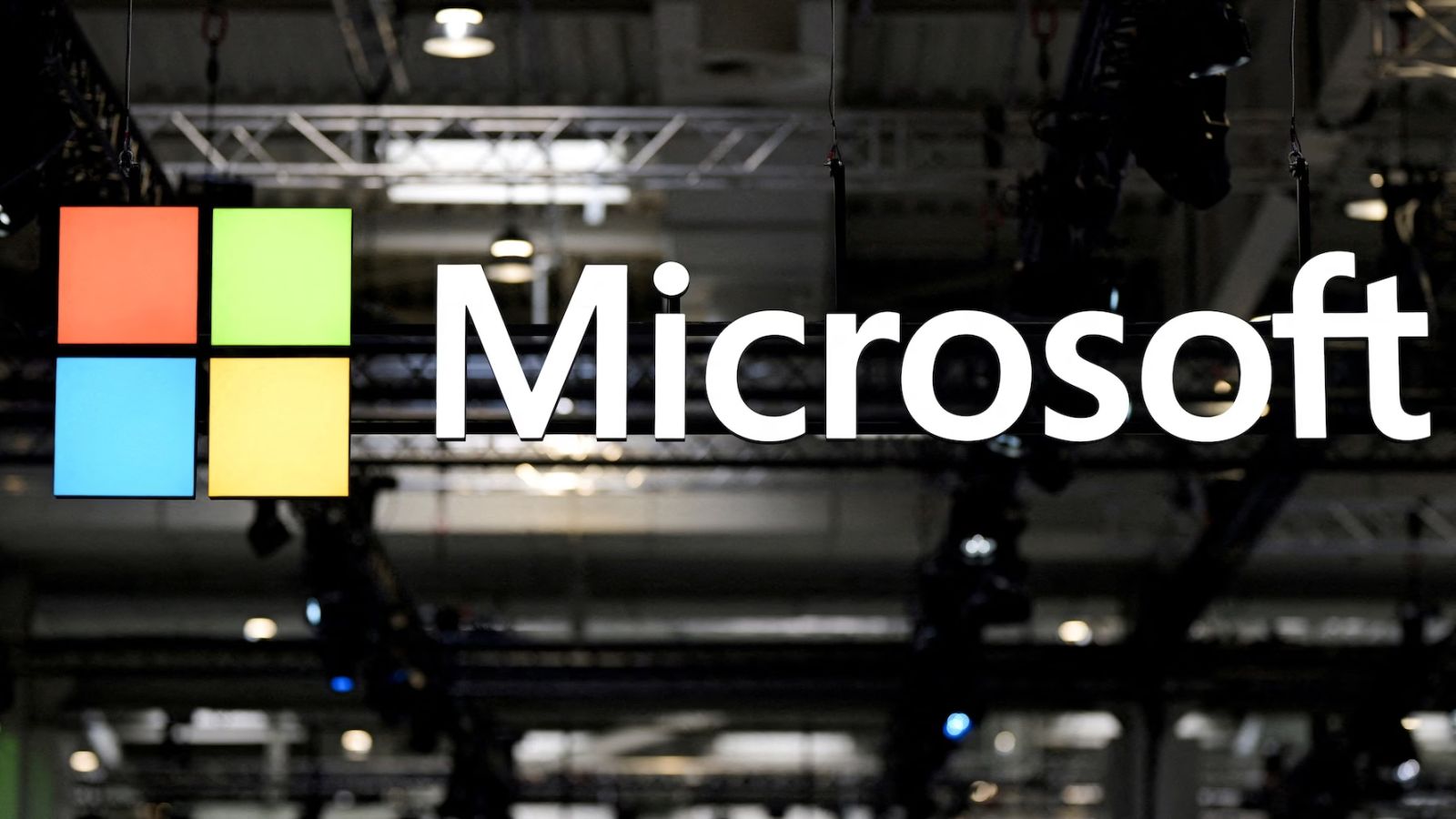 Microsoft pushes AI vision with new, expensive Surface laptop