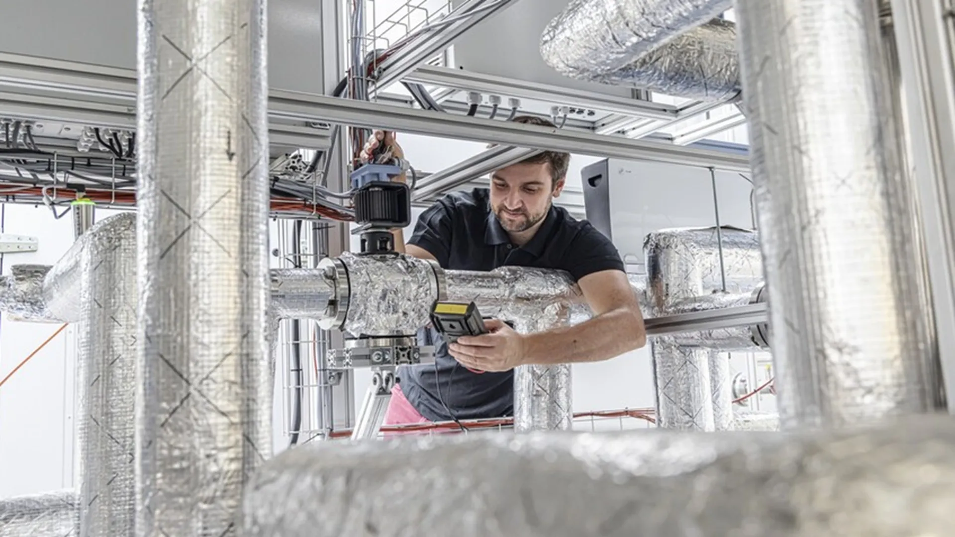 New heat pump tested at 320°F could help factories ditch fossil fuels for steam
